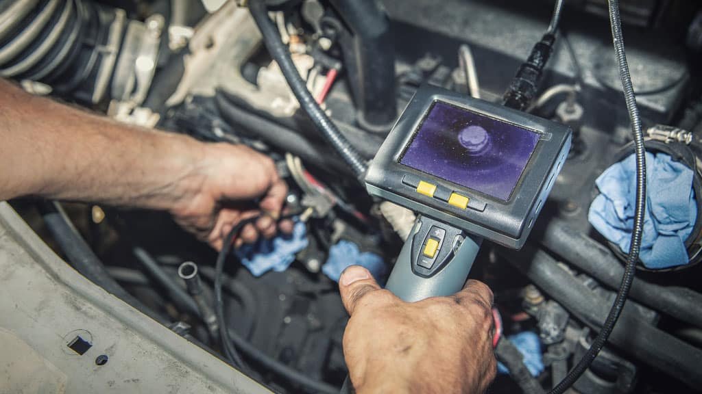 How to inspect engine cylinders with a borescope